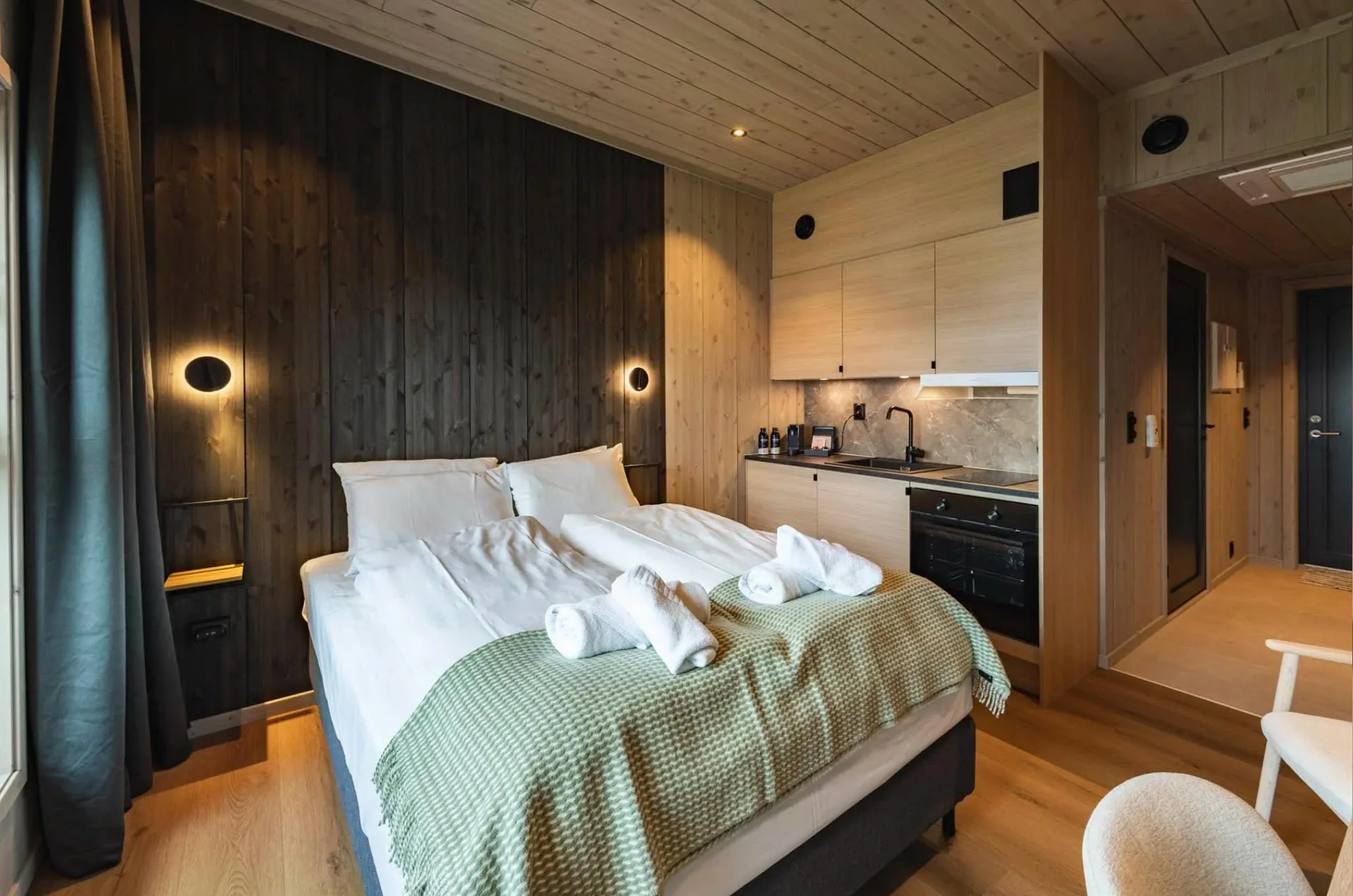 Ramberg Resort Arctic Studio Wohnraum mit Küche